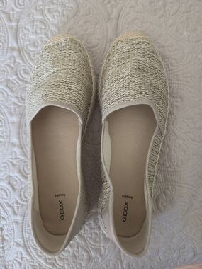 Geox Women’s Gold Woven Slip-On Espadrilles
